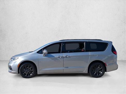 Used 2021 Chrysler Pacifica Touring-L w/ S Appearance Package image 8