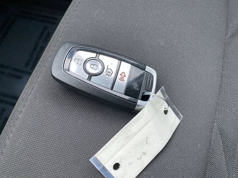 Used 2020 Ford Explorer XLT image 32