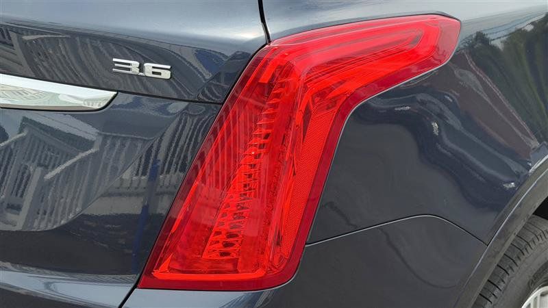 Used 2018 Cadillac XT5 Luxury w/ Driver Awareness Package AWD/4WD image 14