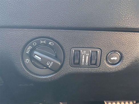 Used 2022 Dodge Charger R/T w/ Blacktop Package image 34