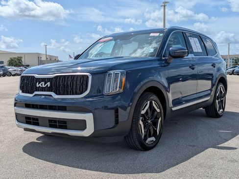 Used 2025 Kia Telluride EX w/ EX Captain's Chair Package AWD/4WD image 9