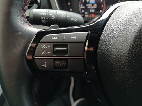 Used 2025 Honda Pilot Black Edition image 10