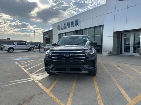 New 2026 Ford Explorer Active image 3