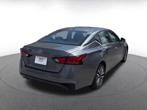 Used 2025 Nissan Altima 2.5 SV FWD image 14