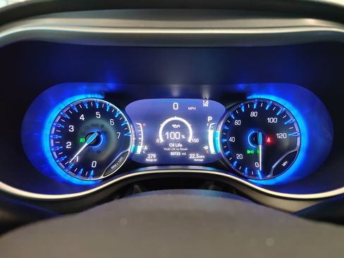 Used 2025 Chrysler Pacifica Select image 26