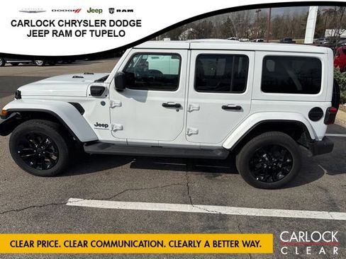 Used 2025 Jeep Wrangler Sahara image 9