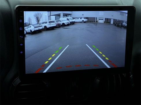 Used 2015 Jeep Wrangler Unlimited Sahara image 27