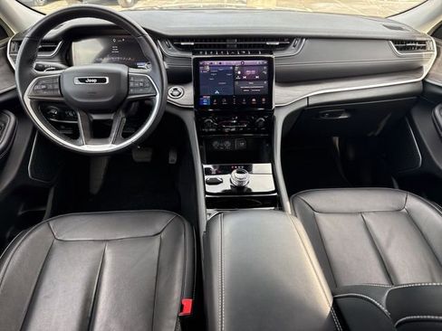 Used 2022 Jeep Grand Cherokee Limited image 4