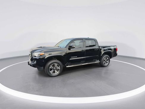 Used 2016 Toyota Tacoma TRD Sport w/ Towing Package AWD/4WD image 4