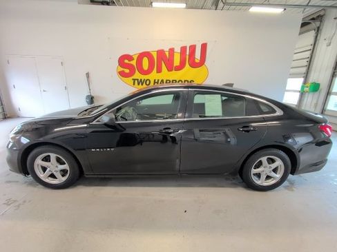 Used 2017 Chevrolet Malibu LS FWD image 2