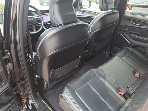 Used 2022 Jeep Grand Cherokee Overland w/ Luxury Tech Group IV image 17