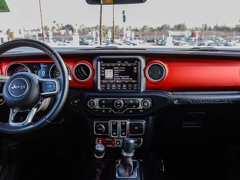 Used 2018 Jeep Wrangler Rubicon AWD/4WD image 15