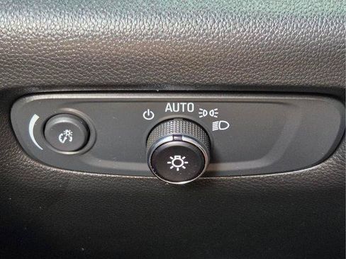 Used 2023 Chevrolet Traverse High Country FWD image 34