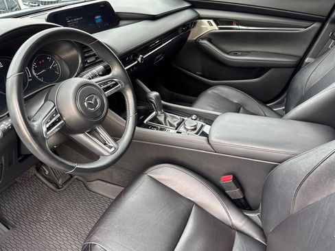 Used 2021 MAZDA MAZDA3 Hatchback w/Premium Plus Pkg image 9