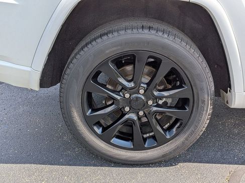Used 2019 Jeep Grand Cherokee Altitude AWD/4WD image 27