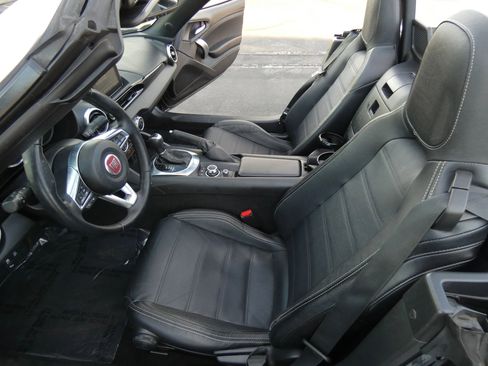 Used 2017 FIAT 124 Spider Lusso image 35