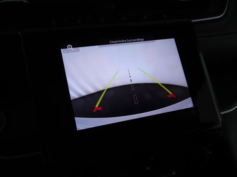 Used 2025 Jeep Grand Cherokee Altitude image 13