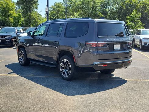 Certified 2024 Jeep Wagoneer Series II w/ Flexible Seating Group AWD/4WD image 3