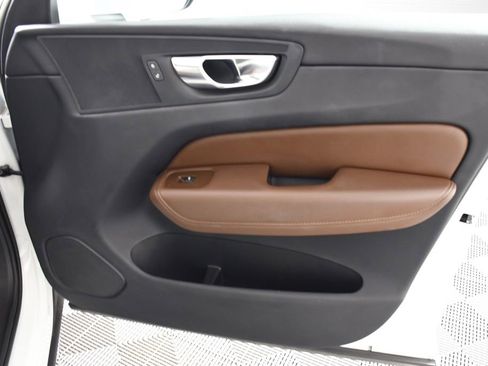 Used 2023 Volvo XC60 T8 Plus image 18