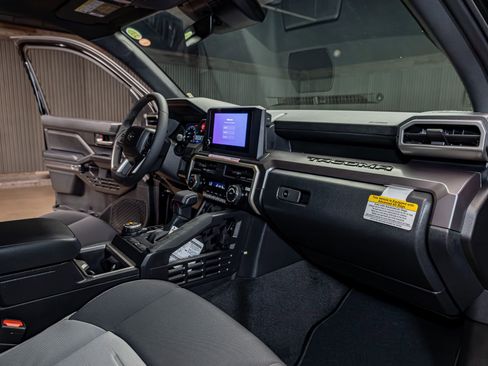 Used 2026 Toyota Tacoma TRD Off-Road image 18