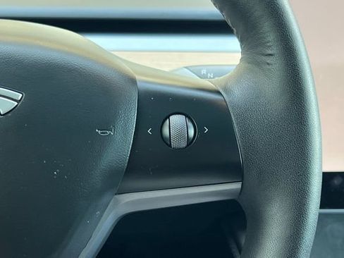 Used 2023 Tesla Model Y Long Range image 31