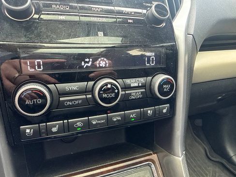 Used 2022 Subaru Ascent Touring AWD/4WD image 19