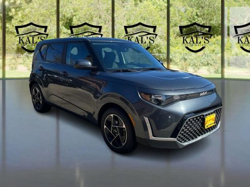Used 2023 Kia Soul EX image 3