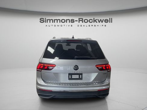 Used 2023 Volkswagen Tiguan SE w/ Panoramic Sunroof Package AWD/4WD image 4