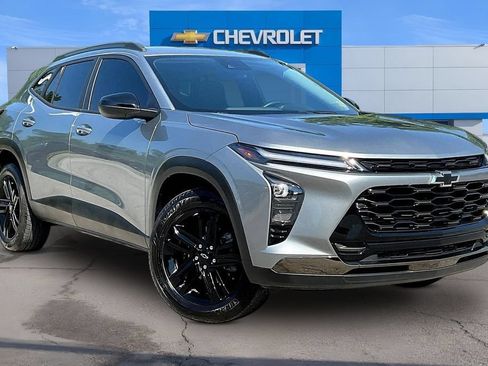 Used 2025 Chevrolet Trax ACTIV FWD image 2