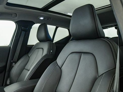Certified 2026 Volvo XC40 B5 Ultra w/ Protection Package Premier AWD/4WD image 18