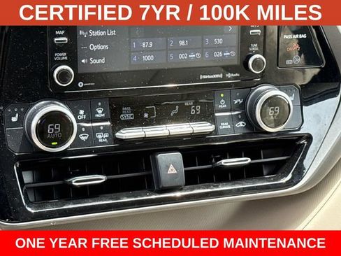 Used 2021 Toyota Highlander XLE AWD/4WD image 22