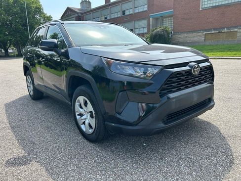 Used 2021 Toyota RAV4 LE AWD/4WD image 5