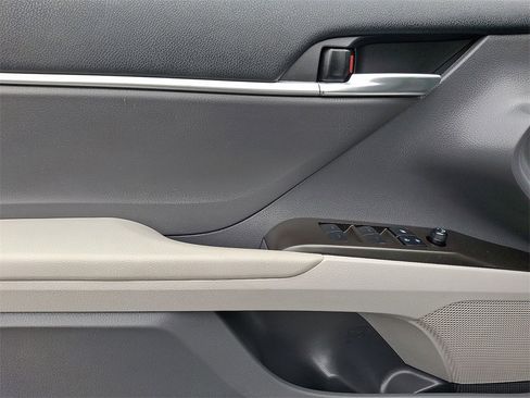 Used 2022 Toyota Camry LE image 12