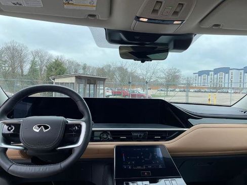 Certified 2025 INFINITI QX80 Sensory image 17