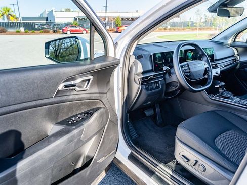 Used 2026 Kia Sportage LX w/ LX Convenience Package image 16