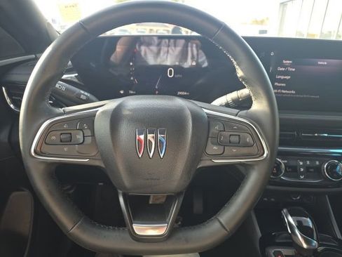 Used 2025 Buick Envista Sport Touring image 14