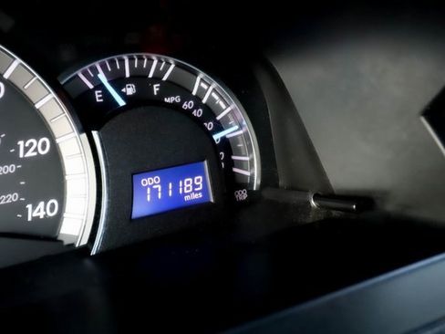 Used 2014 Toyota Camry SE image 7