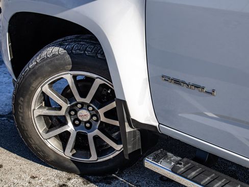 Used 2020 GMC Canyon Denali image 11