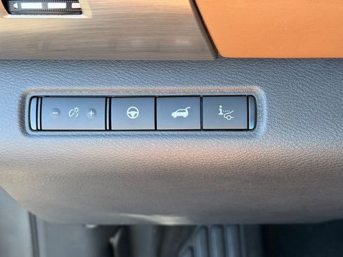Certified 2023 Nissan Pathfinder Platinum w/ Cargo Package AWD/4WD image 12