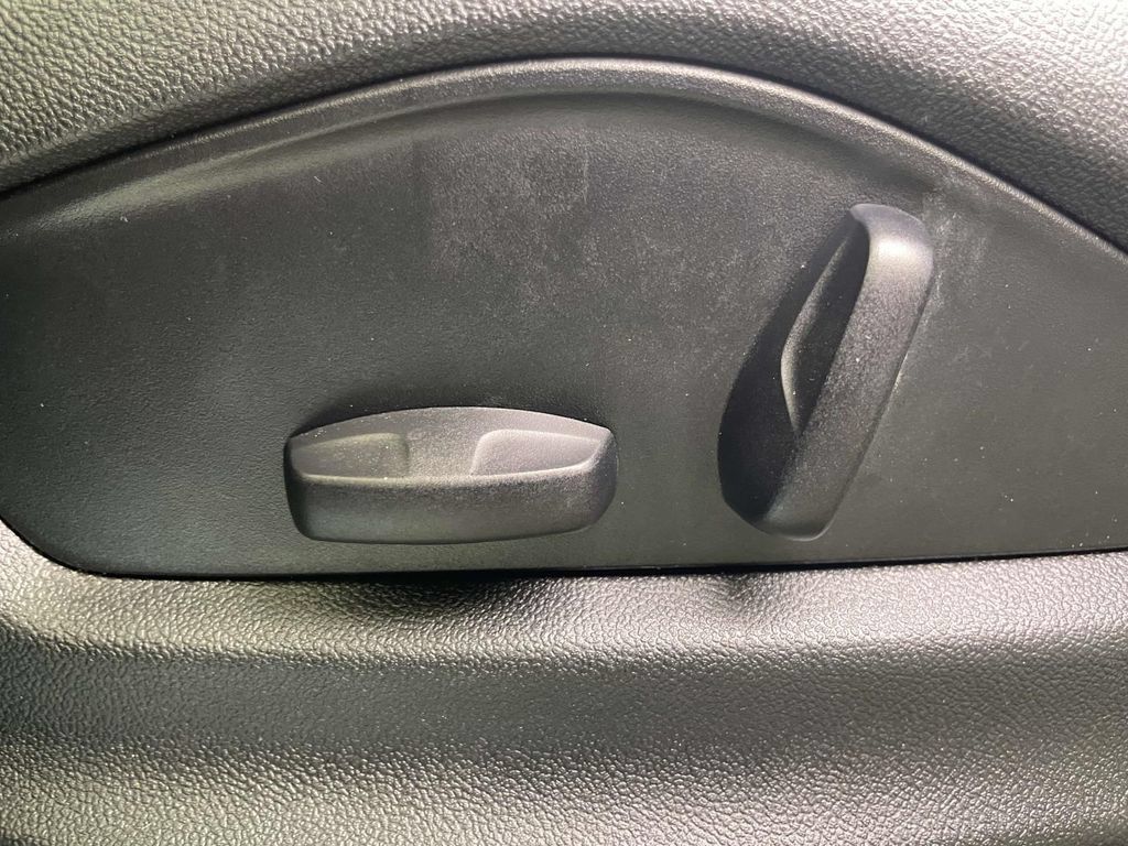 Certified 2025 Porsche Cayenne AWD/4WD image 17