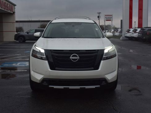 Used 2024 Nissan Pathfinder SL w/ Lighting Package (N92) image 2