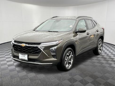 Used 2024 Chevrolet Trax LT FWD image 3