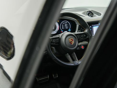 Used 2024 Porsche Cayenne Turbo GT AWD/4WD image 97