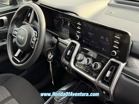 Used 2022 Kia Sorento LX AWD/4WD image 9