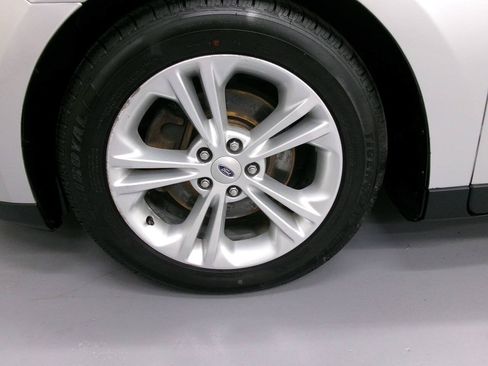 Used 2013 Ford Taurus SEL FWD image 3