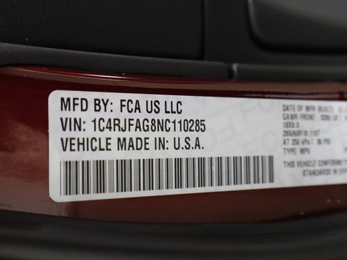 Used 2022 Jeep Grand Cherokee Laredo E AWD/4WD image 40