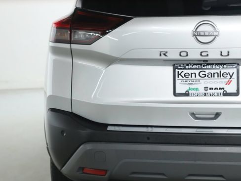 Used 2023 Nissan Rogue SV AWD/4WD image 43