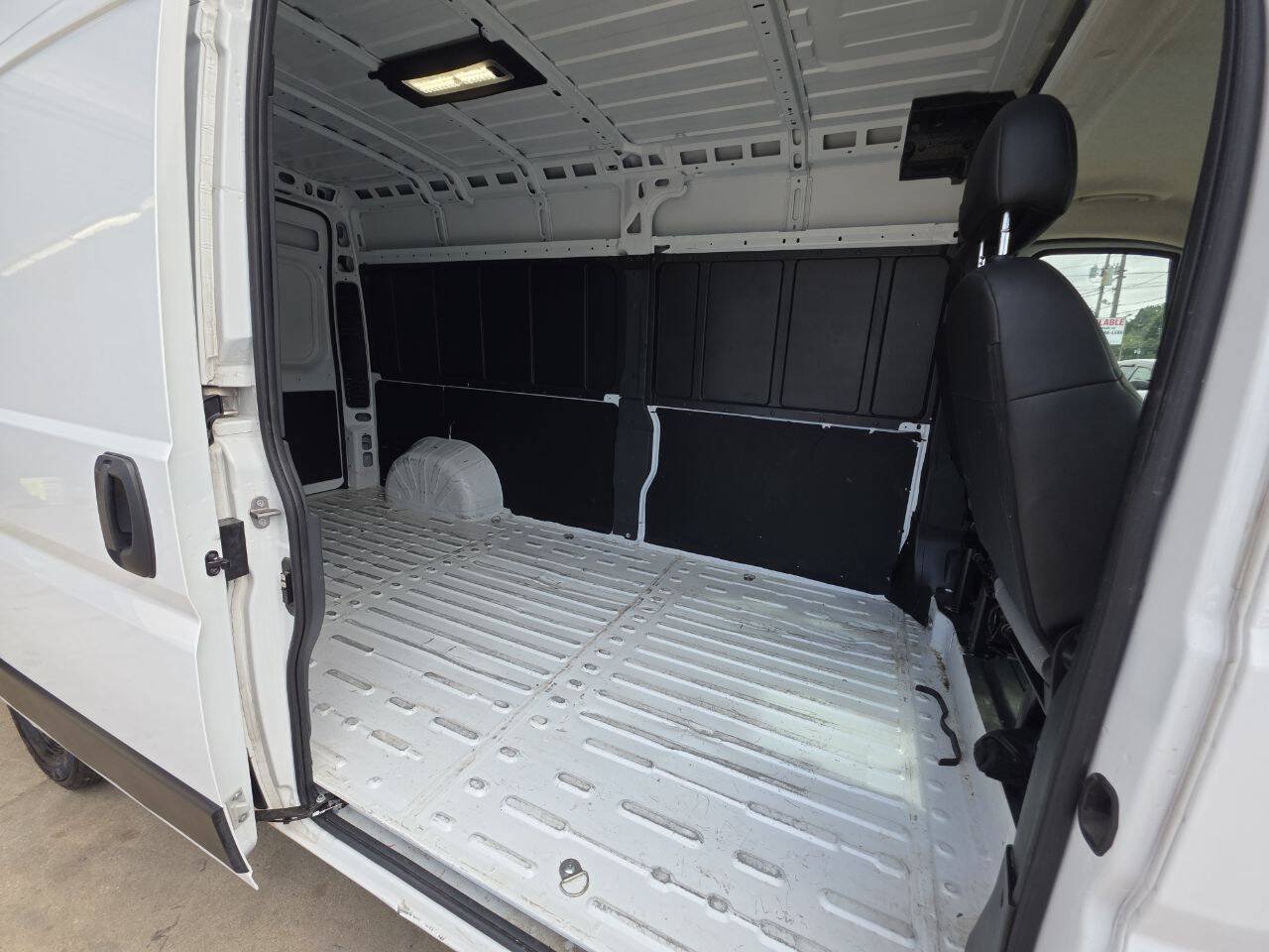 Used 2024 RAM ProMaster 2500 w/ Convenience Group FWD image 14