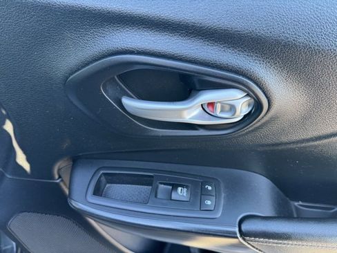 Used 2016 Jeep Cherokee Limited image 15