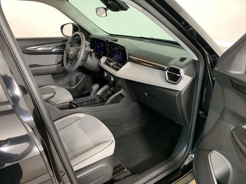 Used 2025 Chevrolet TrailBlazer LT image 35